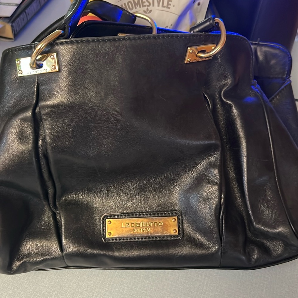 Liz Claiborne black ladies shoulder bag.  Wonderful condition